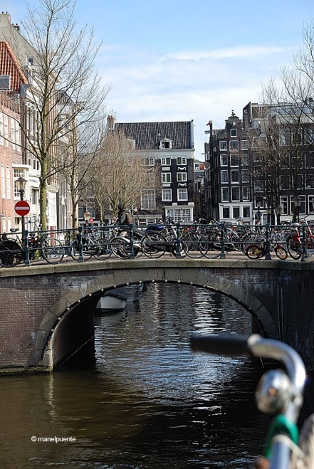 bicis_canals_amsterdam
